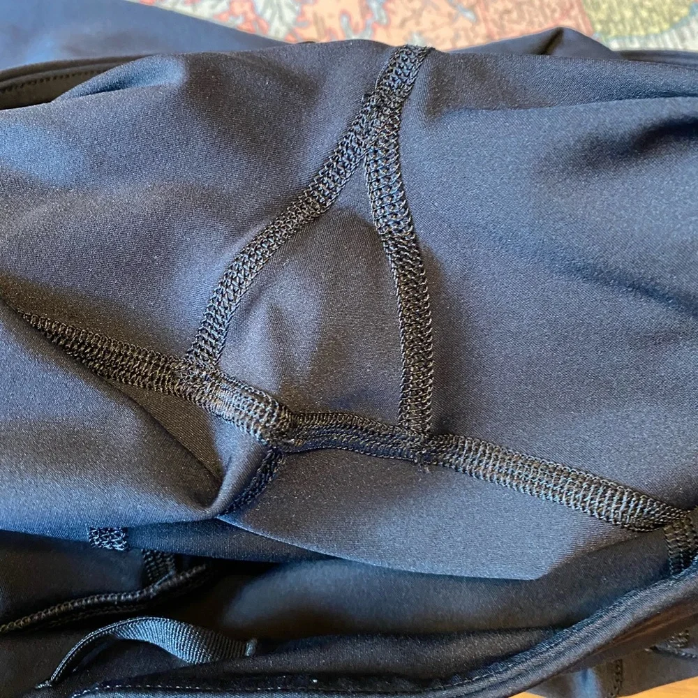 lululemon Fast & Free 25’ Black High-Rise Leggings with Side Pockets - Picture 4 of 5